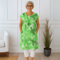 Elegante damesjurk met vlinderprint en ronde hals – Laura