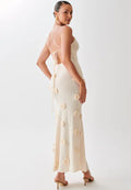 Gebreide Maxi Jurk met Open Rug en Bloemendetails – Luna