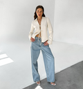Dames satijnen blouse met strikdetail en lange mouwen – Olivia