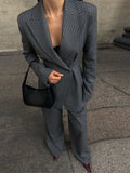 Grijze Pinstripe Blazer met Revers – Victoria