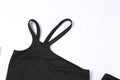 Unieke Zwarte Top met Stijlvolle Bandjes – Faylinn Top