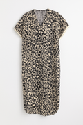 Zomerjurk met luipaardprint en V-hals – Sophie