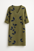 Chique zomerjurk met bladerenprint en elegante pasvorm – Olivia