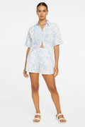 Zomerse dames set met knoopshirt en shorts – Leona