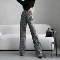 Wijde pijpen jeans met luipaardprint – Mila