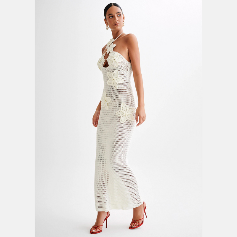 Gehaakte Maxi Jurk met Open Rug en Bloemendetails – Luna