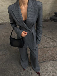Grijze Pinstripe Blazer met Revers – Victoria