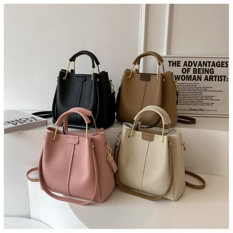 Elegante vegan tote bag met gouden accenten – Norvella