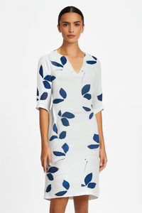 Chique zomerjurk met bladerenprint en elegante pasvorm – Olivia