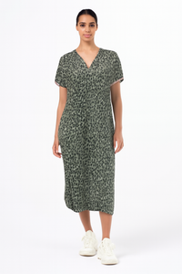 Zomerjurk met luipaardprint en V-hals – Sophie