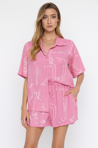 Zomerse dames set met abstracte print en shorts – Calista