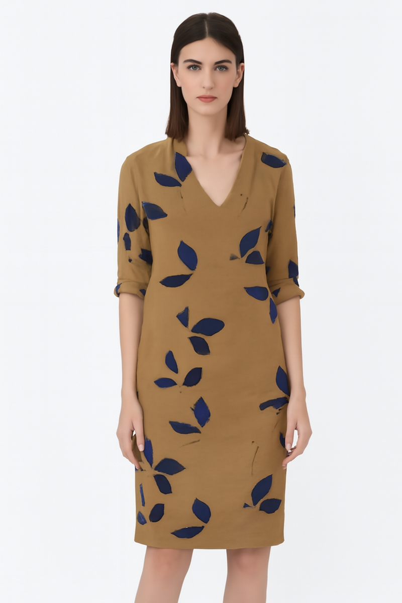 Chique zomerjurk met bladerenprint en elegante pasvorm – Olivia